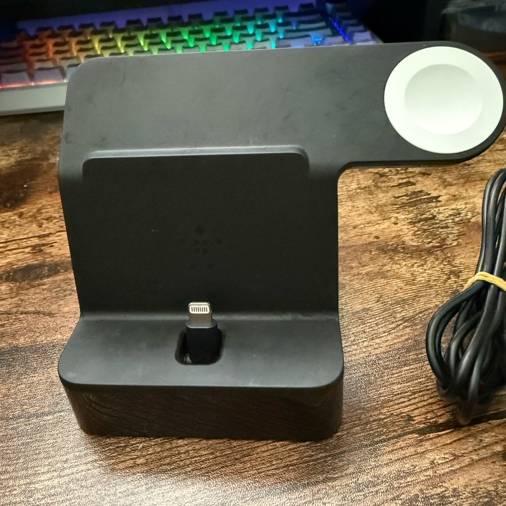 Belkin Magnetic 2-in-1 Lightning Charging Dock for Apple and Apple Watch